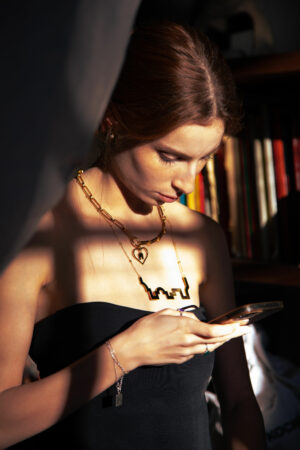 Collier Medina Line